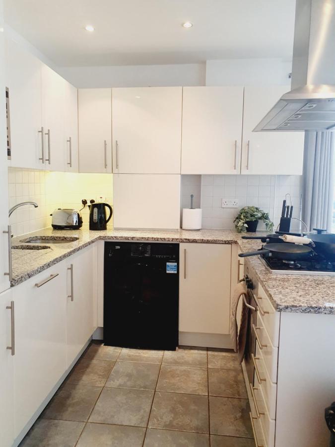 Luxury Canary Wharf Apartment With Free Parking Лондон Экстерьер фото