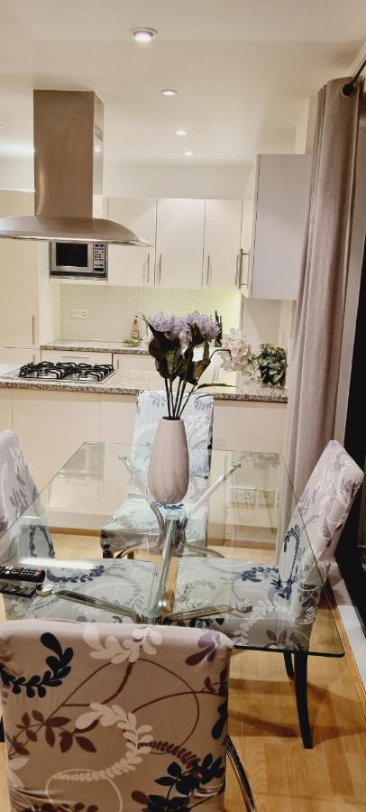 Luxury Canary Wharf Apartment With Free Parking Лондон Экстерьер фото